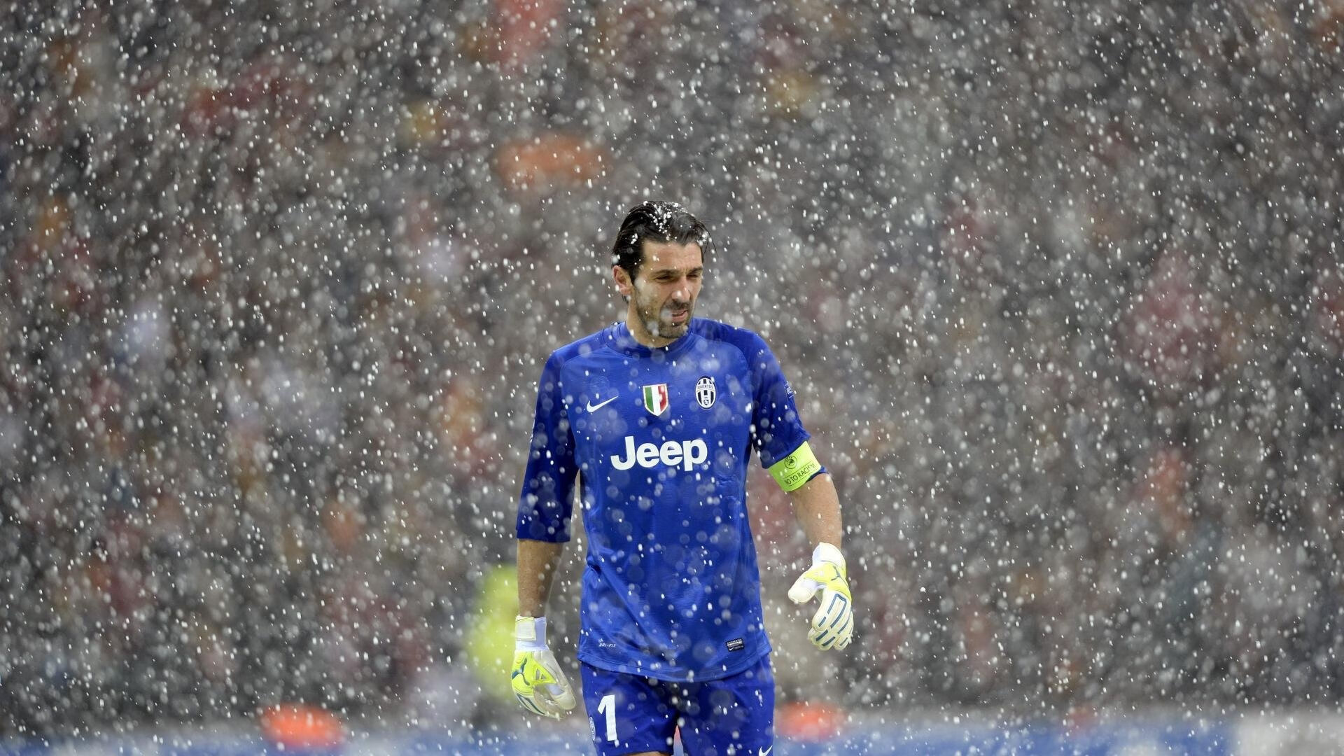 爱游戏APP-欧冠淘汰赛焦点战，里昂钢铁防线如何锁死中国新星？